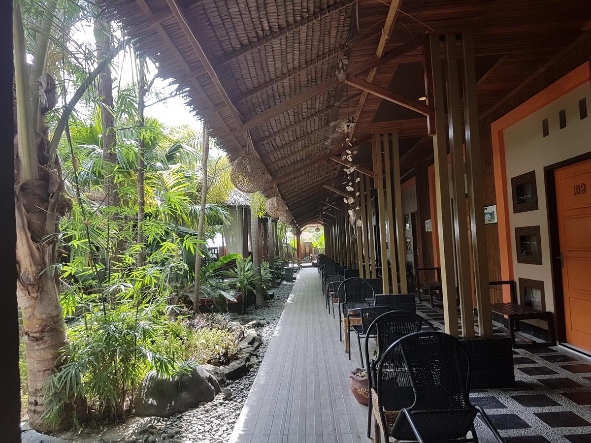 Lawaka Hotel Ampana Esterno foto