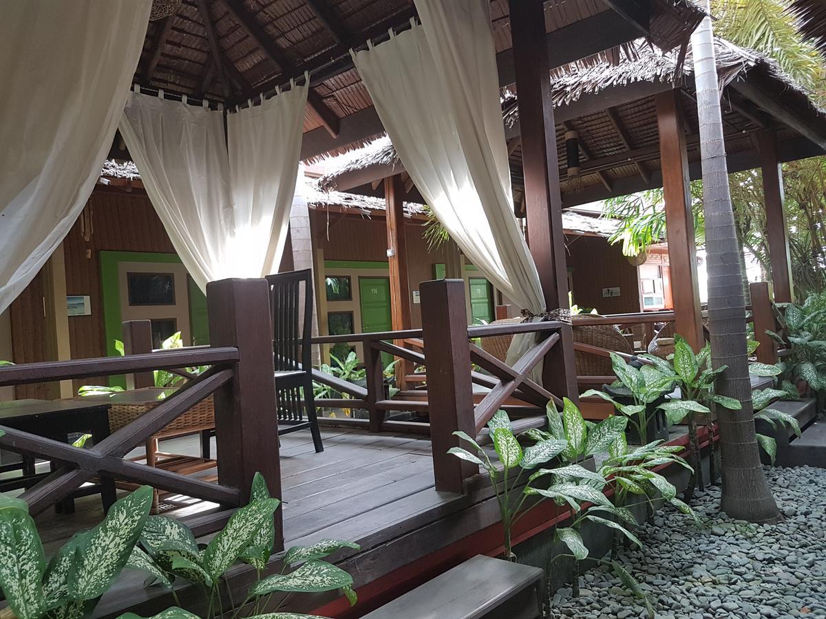 Lawaka Hotel Ampana Esterno foto
