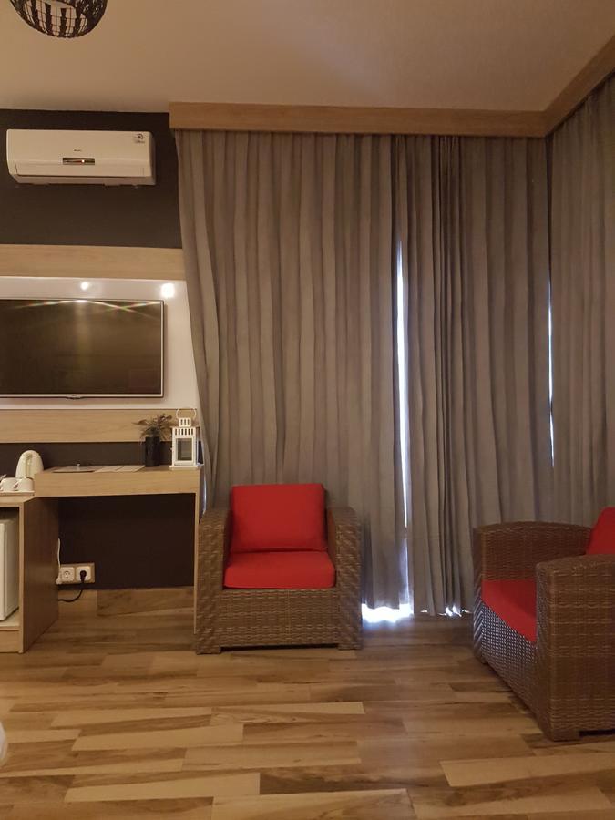 Lawaka Hotel Ampana Esterno foto