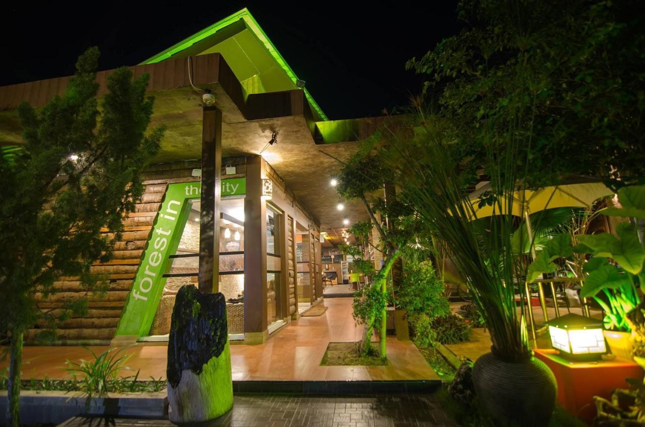 Lawaka Hotel Ampana Esterno foto