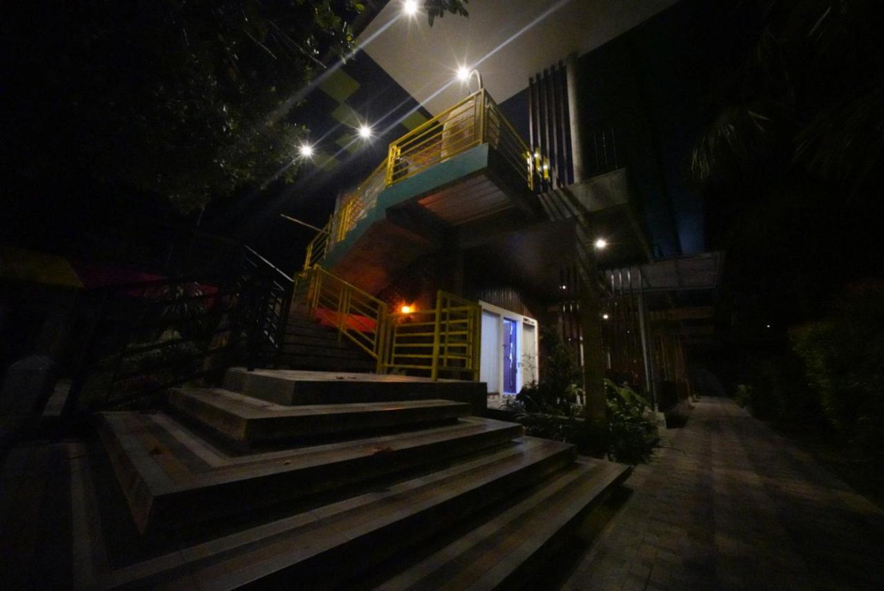 Lawaka Hotel Ampana Esterno foto
